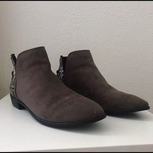 Kenneth Cole Reaction Taupe Ankle Boots / Booties